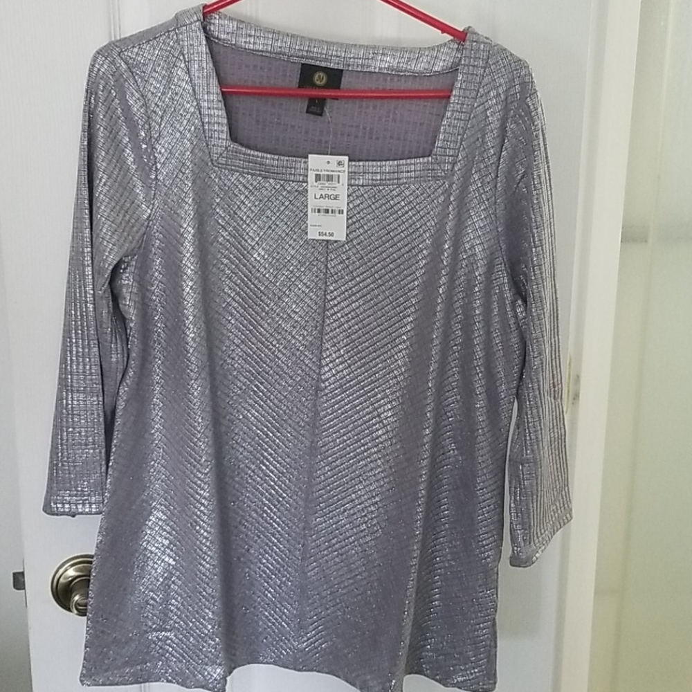 Get ready to shine! -JM collection metallic /grey 3/4 sleeve top